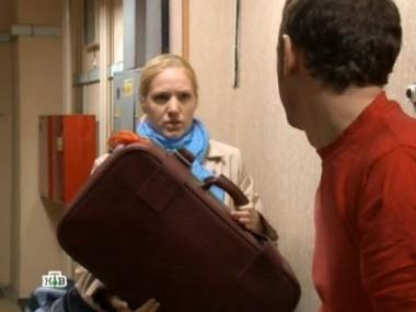 Муж выставил жену из дома с чемоданом, ничего не объяснив. Что произошло? 07.07.2012