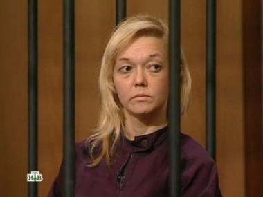 Ее брата затравили в училище, и девушка сама решила отомстить обидчикам... 01.10.2012